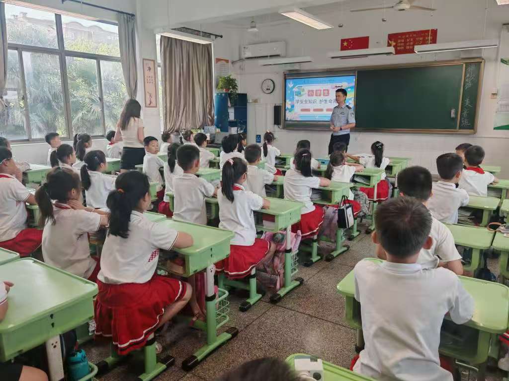 開(kāi)展“打謠”整治專項(xiàng)宣傳活動(dòng)